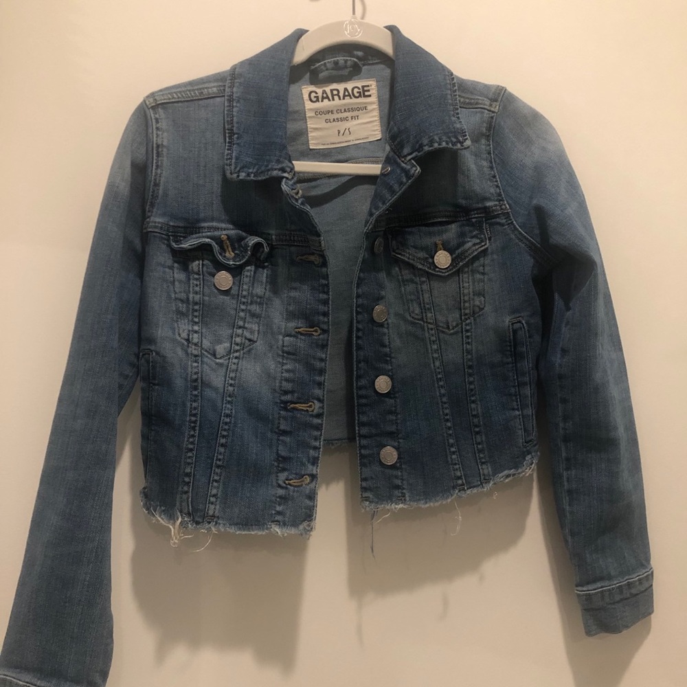 Cropped denim jacket